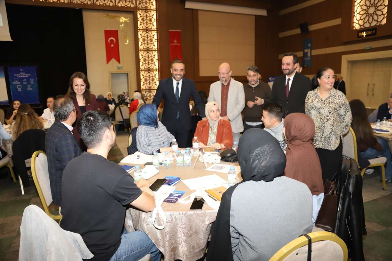 Konya’da gençlerin geleceği için 20 masa kuruldu, iş hayatından beklentileri konuşuldu 1